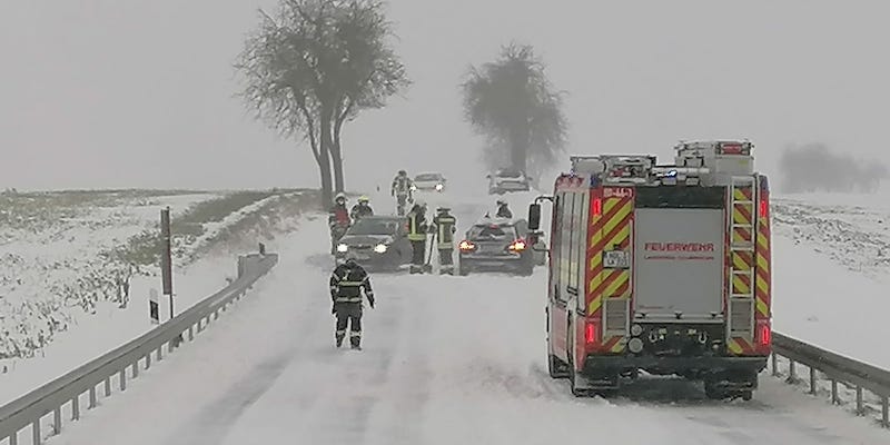Schneetreiben sorgt für zahlreiche Einsätze der Feuerwehren 